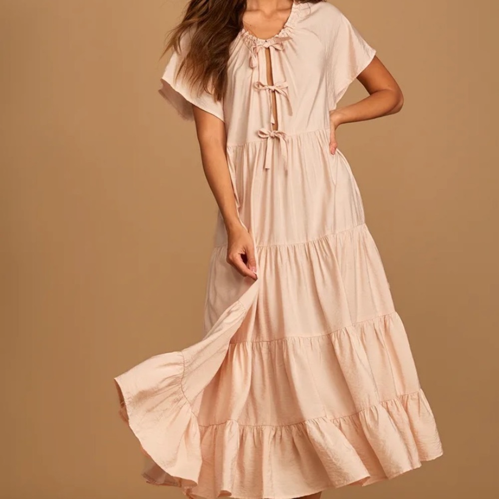 NWT blush pink Lulu’s tiered dress